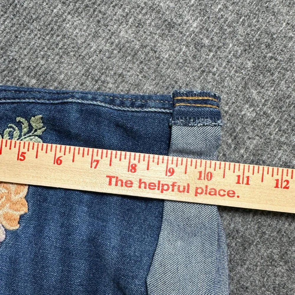 Levi Strauss Signature Vintage High Rise Mom Shorts Floral Embroidered Denim 10